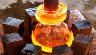 ブロー成形(吹きガラス)