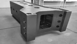 機械フレーム一体型ハウジング