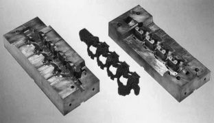 自動車シリンダヘッド中子