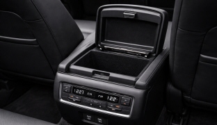 リアコンソールボックス